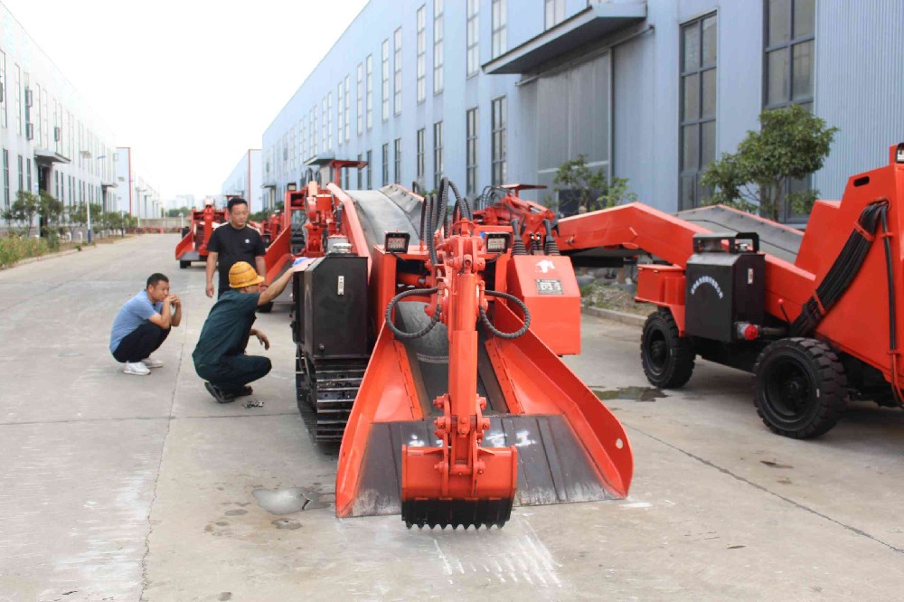 扒渣機竟然減少了礦區(qū)工人百分之七十的勞動強度