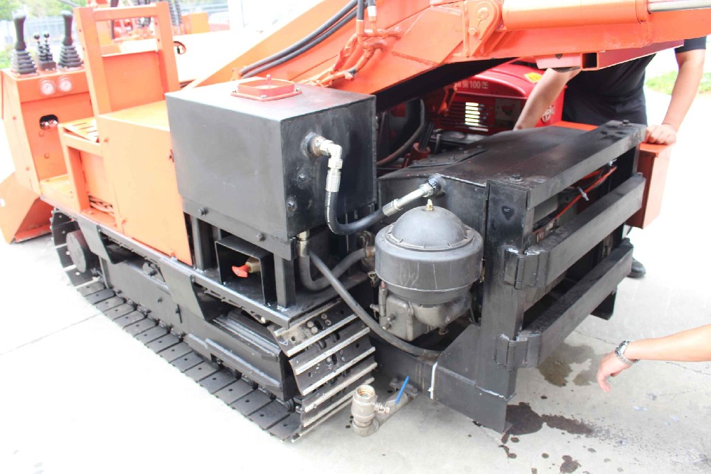 扒渣機在鐵路隧道工程中的應用成果：助力鐵路建設高效推進
