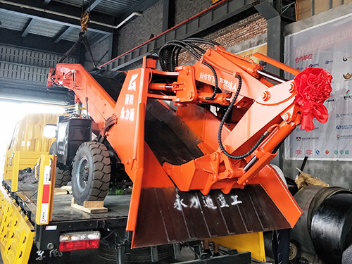 浙江麗水市袁總訂購(gòu)的一臺(tái)80輪式扒渣機(jī)