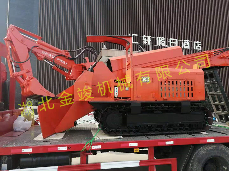 履帶刮板扒渣機(jī)發(fā)車(chē) 金竣刮板12-08-04.jpg