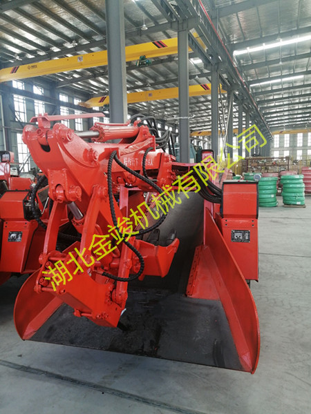 輪式扒渣機帶破碎錘 破碎錘型扒渣機3.jpg